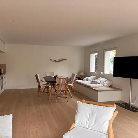 Les Marguerites Et De Nage